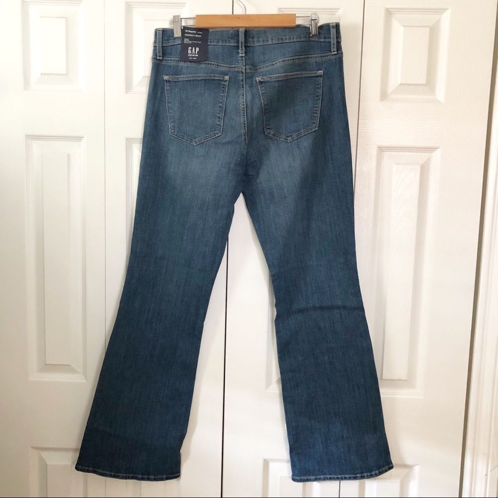 GAP Mid Rise Boot Cut Jeans in Stretch 32 - Picture 5 of 8
